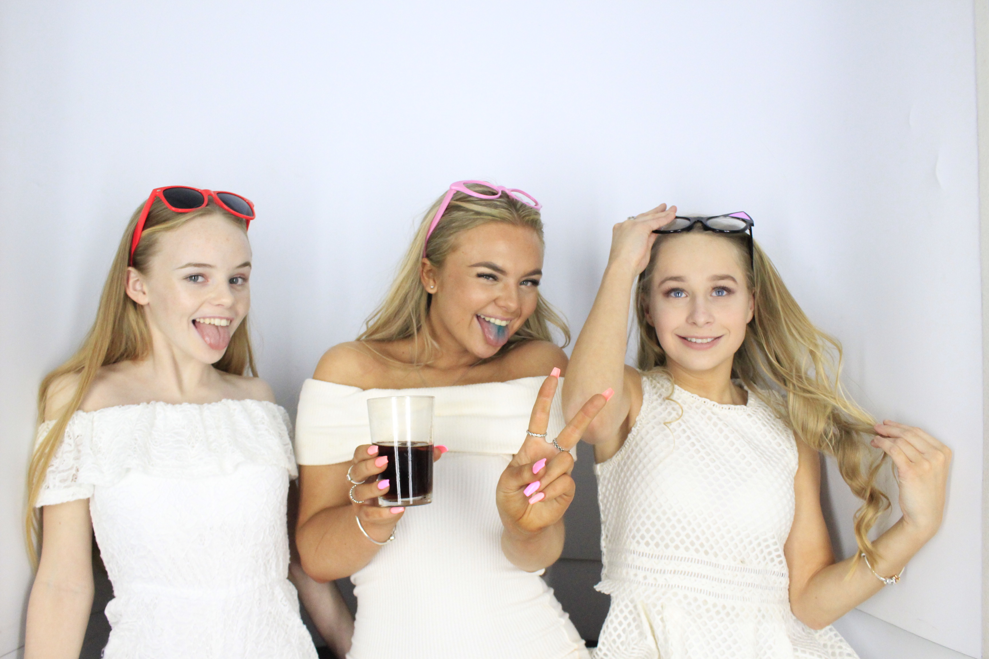 Issy & Alice's 18th Birthday Party | View more photos from the event at gallery.myphotoboothexperience.co.uk/u/MyPhotoBoothExperienceLtd/Issy-Alices-18th-Birthday-Party